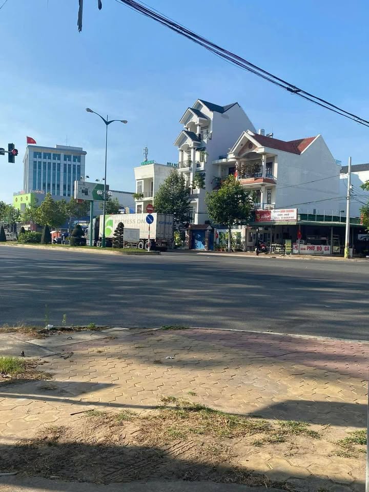 Nhà 1 Trệt 1 Lầu Đường Tôn Đức Thắng Phan Thiết 100m² giá 6.5 tỷ - Đầu tư sinh lời hấp dẫn!