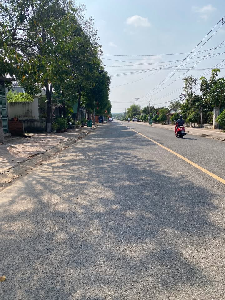 Nhà mặt tiền đường Nguyễn Văn Trỗi, Phú Giáo, 1100m² giá 4.8 tỷ - Cơ hội đầu tư tuyệt vời!