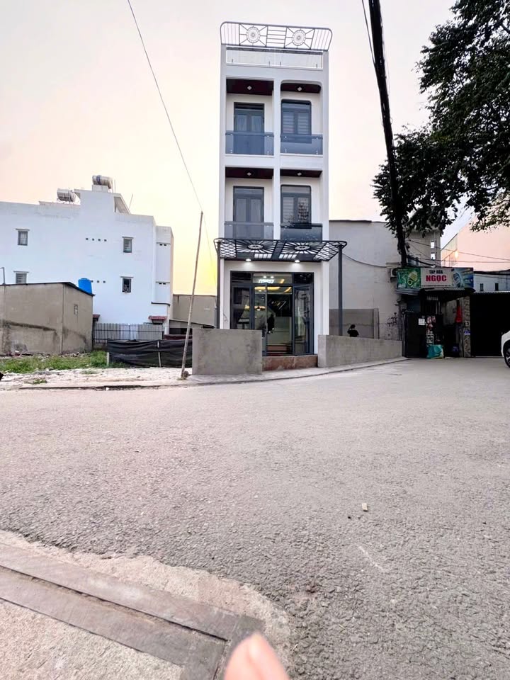 Nhà đẹp 3 lầu tại phường Thới An, quận 12, 84m² - Giá chỉ 6.49 tỷ!