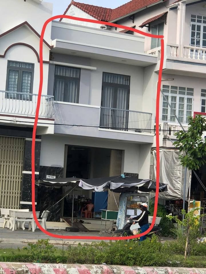 Bán nhà lầu mặt tiền đường đôi Long Bình, Ninh Phước, 80m² chỉ 2.5 tỷ - Cơ hội vàng cho kinh doanh!