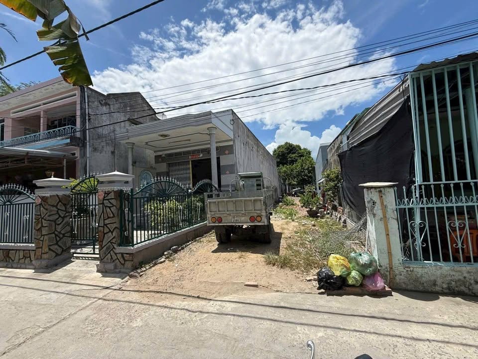 Đất nền 2 mặt tiền tại Thị trấn Vạn Giã 122m² giá chỉ 1 tỷ - Cơ hội đầu tư tốt!