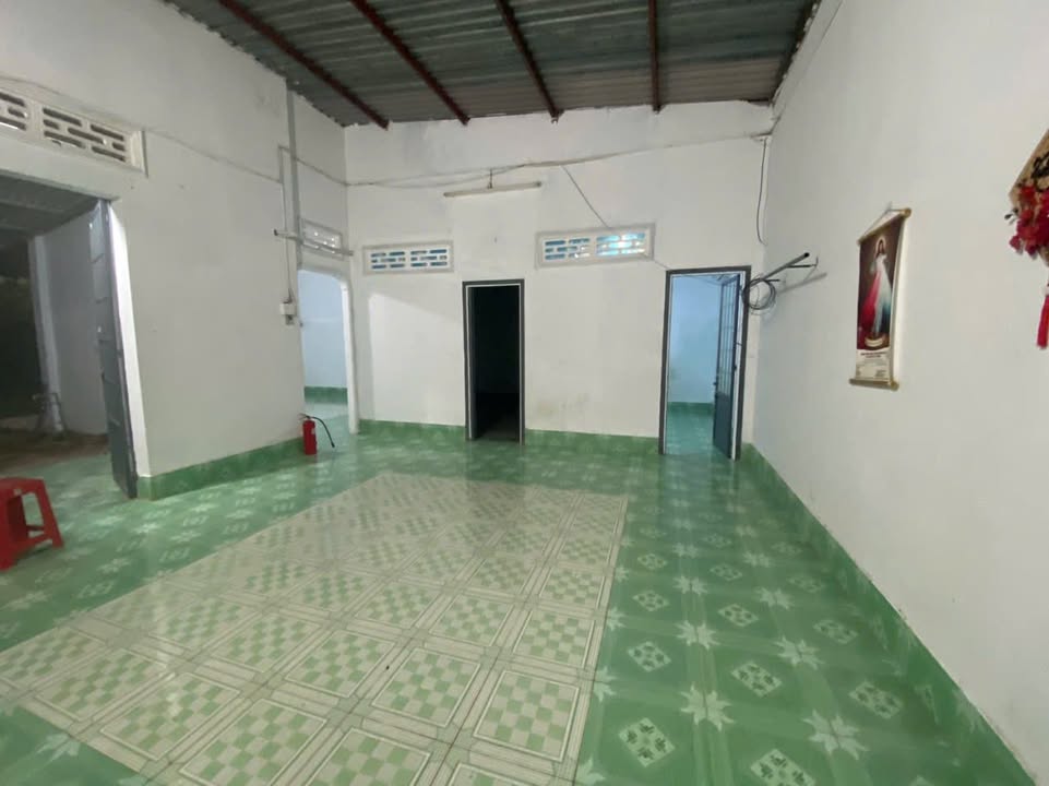Nhà mặt tiền đường Nhựa Hòa Long Bà Rịa 3000m² giá 3 triệu - Sân rộng, thoải mái sửa chữa!
