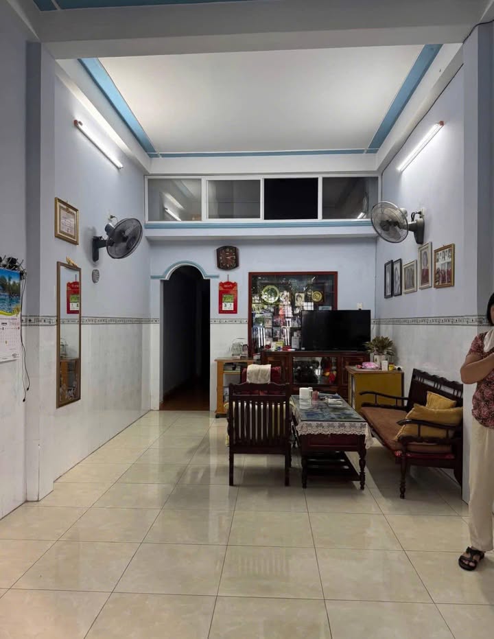 Nhà 2 Tầng Phường Nguyễn Văn Cừ 64.2m² giá 3 tỷ - Sổ đỏ chính chủ!