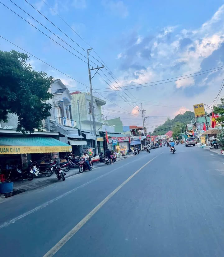 Nhà góc 1 trệt 1 lửng 1 lầu Đường Nguyễn Văn Trỗi, Thoại Sơn 74m² - Vị trí kinh doanh sầm uất!