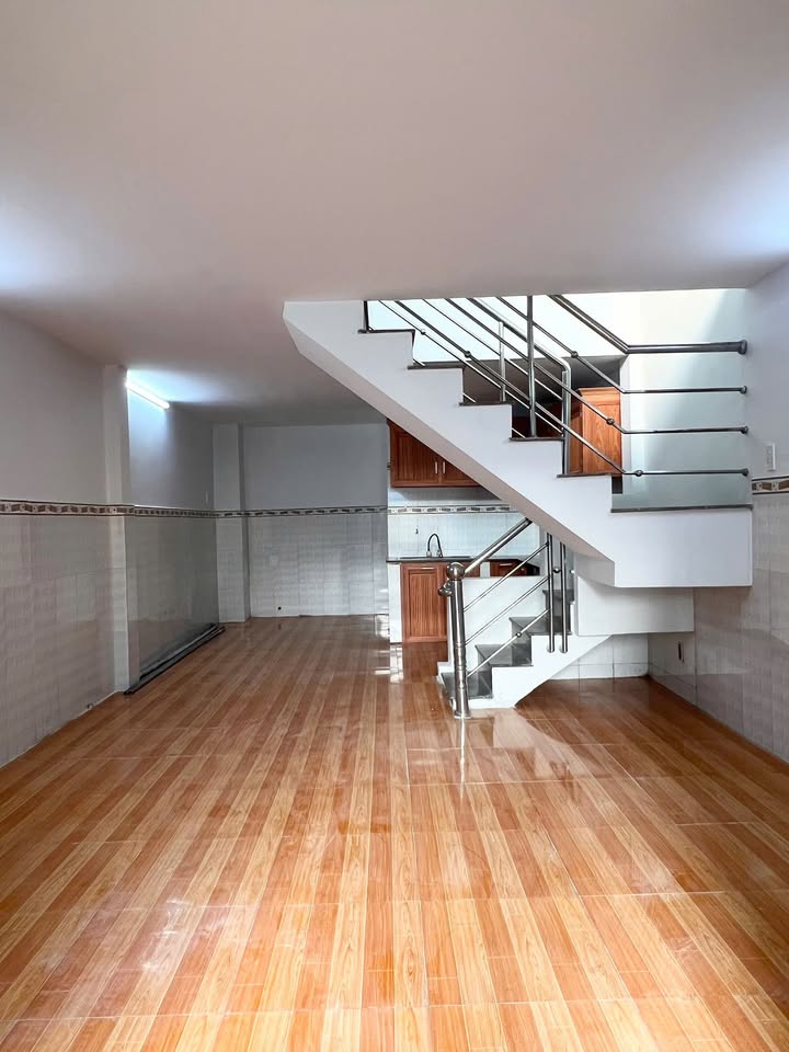 Nhà bán tại Bình Chánh 36m² giá 1.6 tỷ - Hướng Đông, sẵn sàng vào ở!