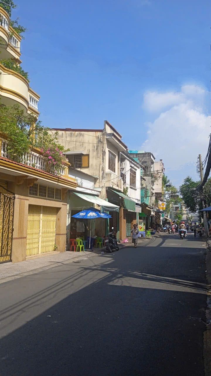 FrontHouse đường Nguyễn Thần Hiến, Quận 4 - 70m² chỉ 9 tỷ - Mặt tiền kinh doanh đắc địa!