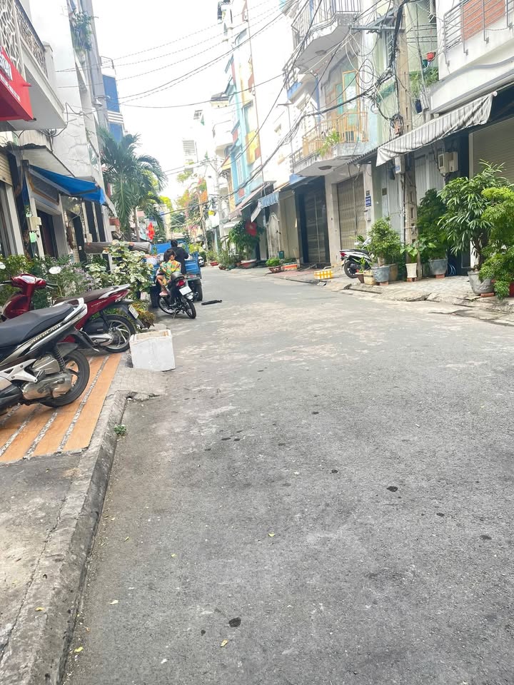 Nhà phố Lạc Long Quân, Tân Bình 50m² giá 9.5 tỷ - Cơ hội sở hữu vị trí vàng!