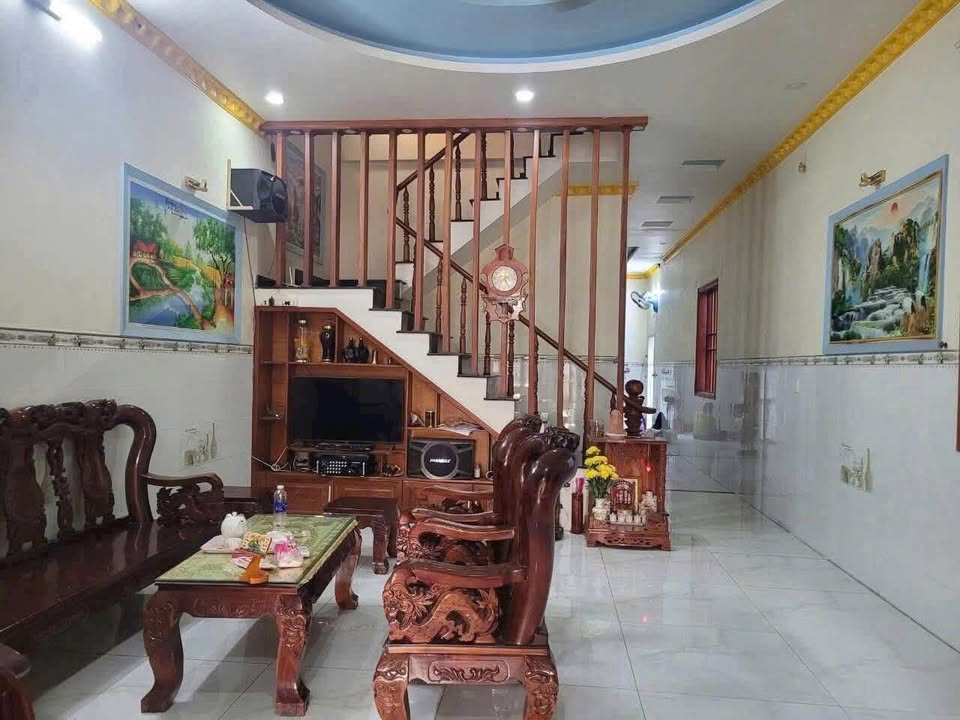 Nhà lầu cho thuê mặt tiền đường Lê Minh Nhựt, Củ Chi – Giá 10 triệu/tháng, thích hợp mở văn phòng!