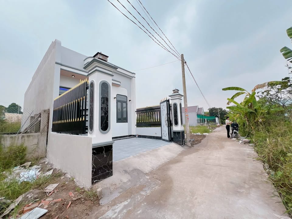 Nhà Mái Hộp 95m² tại Xã Mỹ Lộc, Cần Giuộc - Giá chỉ 1.83 tỷ!