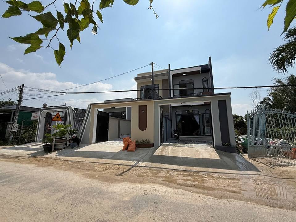 Nhà liền kề Phạm Hùng, Tây Ninh 120m² giá 2.59 tỷ - Sẵn sàng vào ở!