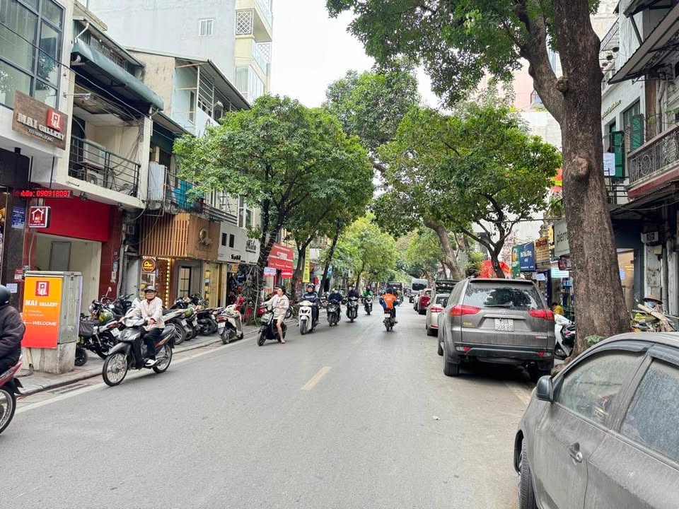 FrontHouse Hàng Bông 245m² giá 180 tỷ - Vị trí kim cương kinh doanh sầm uất!