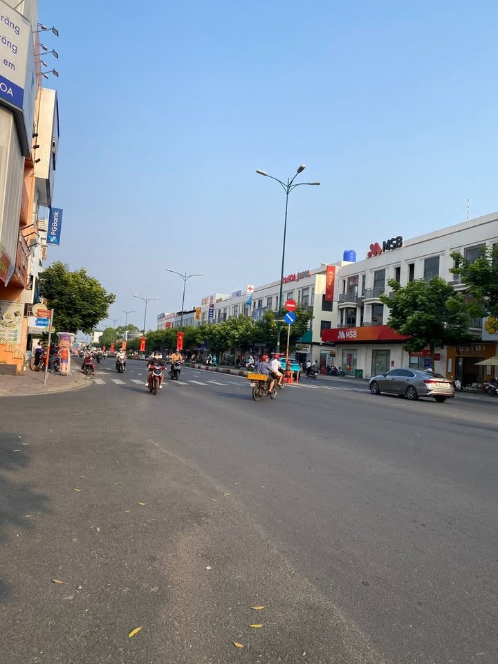 FrontHouse AI đường 447, Thủ Đức 72m² giá 7 tỷ - Khu phân lô VIP, cơ hội hiếm có!