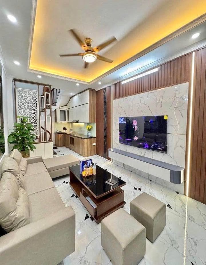 Nhà phố Trần Cung, 37m², 5 tầng, giá 8 tỷ - Sẵn sàng vào ở ngay!