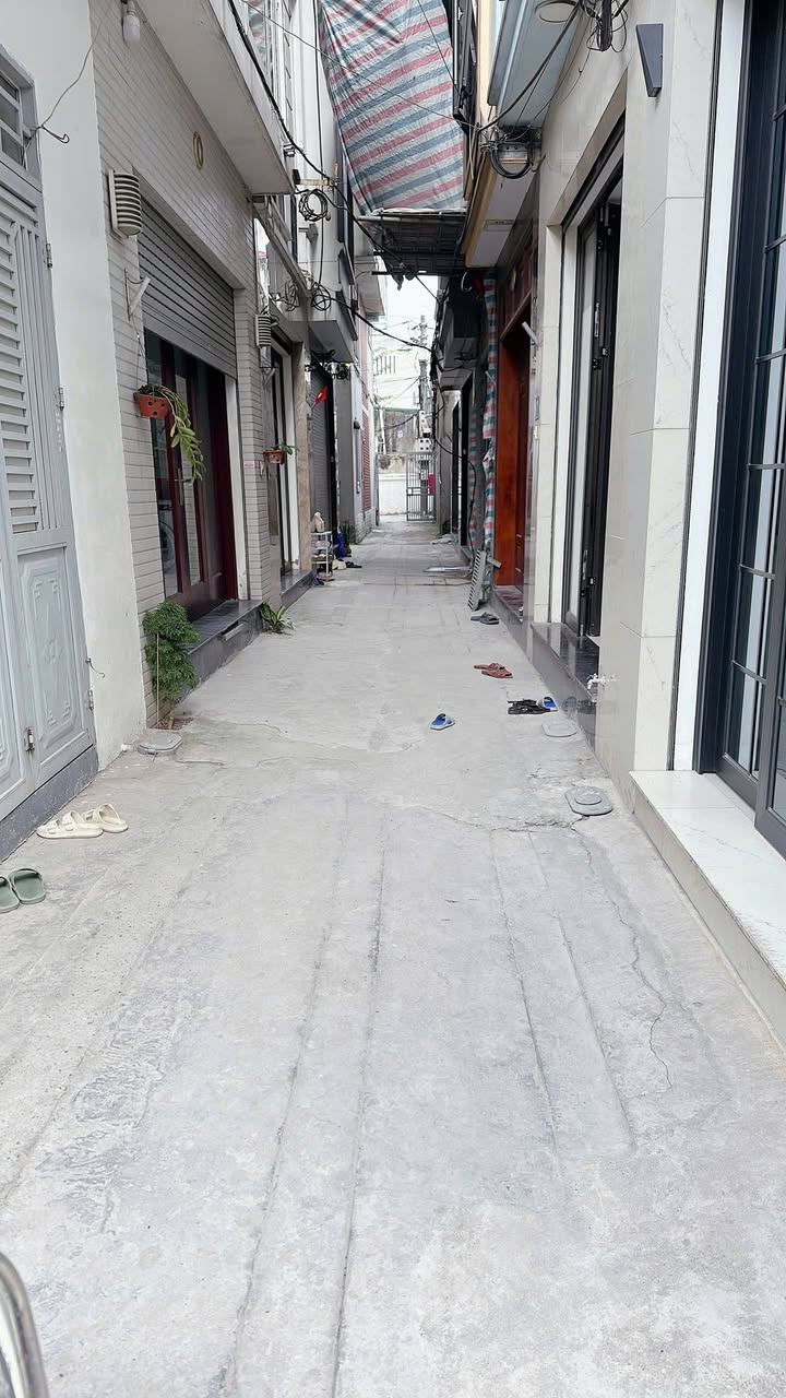 Đất nền Đê Ngọc Thụy 37,5m² giá 6 tỷ - Phong thủy đẹp, tiềm năng cao!