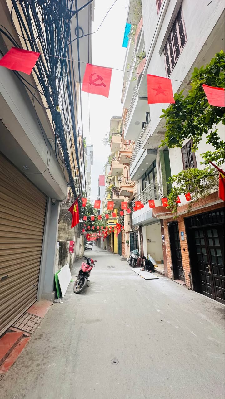 Nhà phân lô Lạc Long Quân Tây Hồ 40m² giá 16.8 tỷ - Ô tô đỗ cửa, dân trí cao!