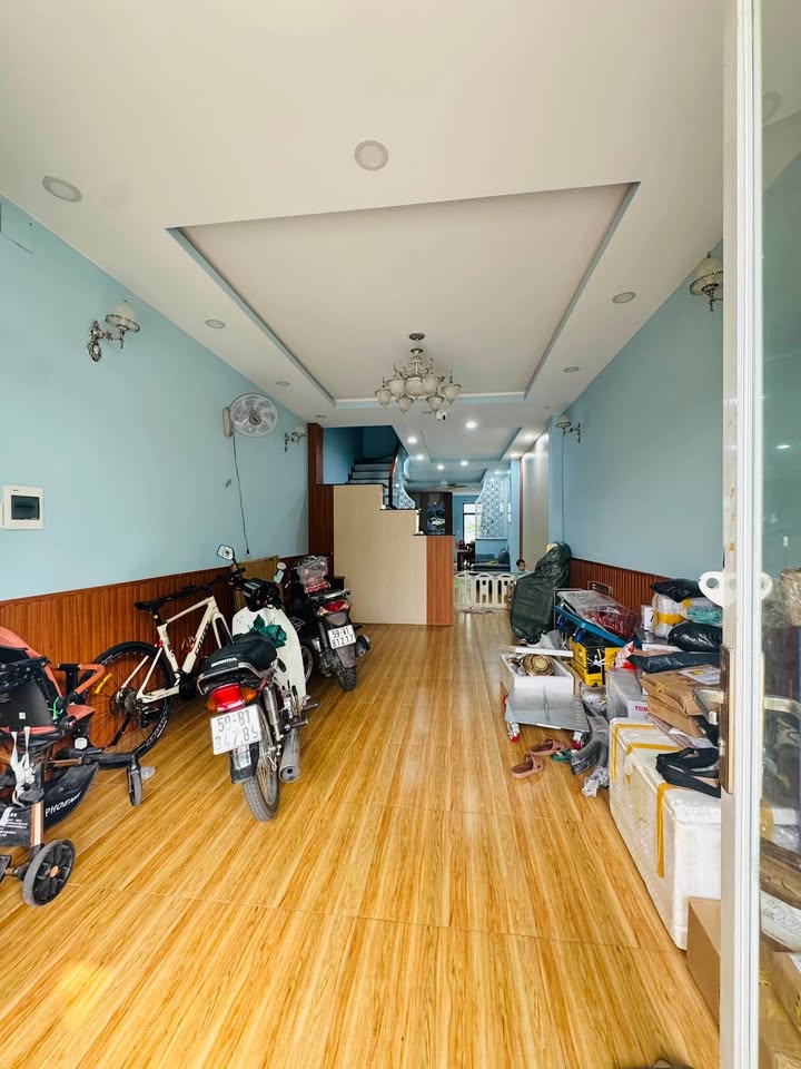 Nhà mặt tiền đường Phước Bình, 102m² giá 10 tỷ - Sổ hồng chính chủ!