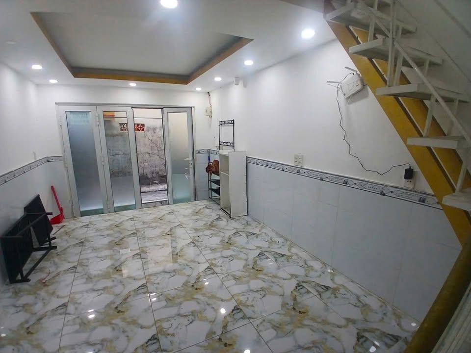 Nhà 2 Lầu Phường Hiệp Bình Chánh 22m² giá 1.5 tỷ - Vị trí trung tâm thuận lợi!