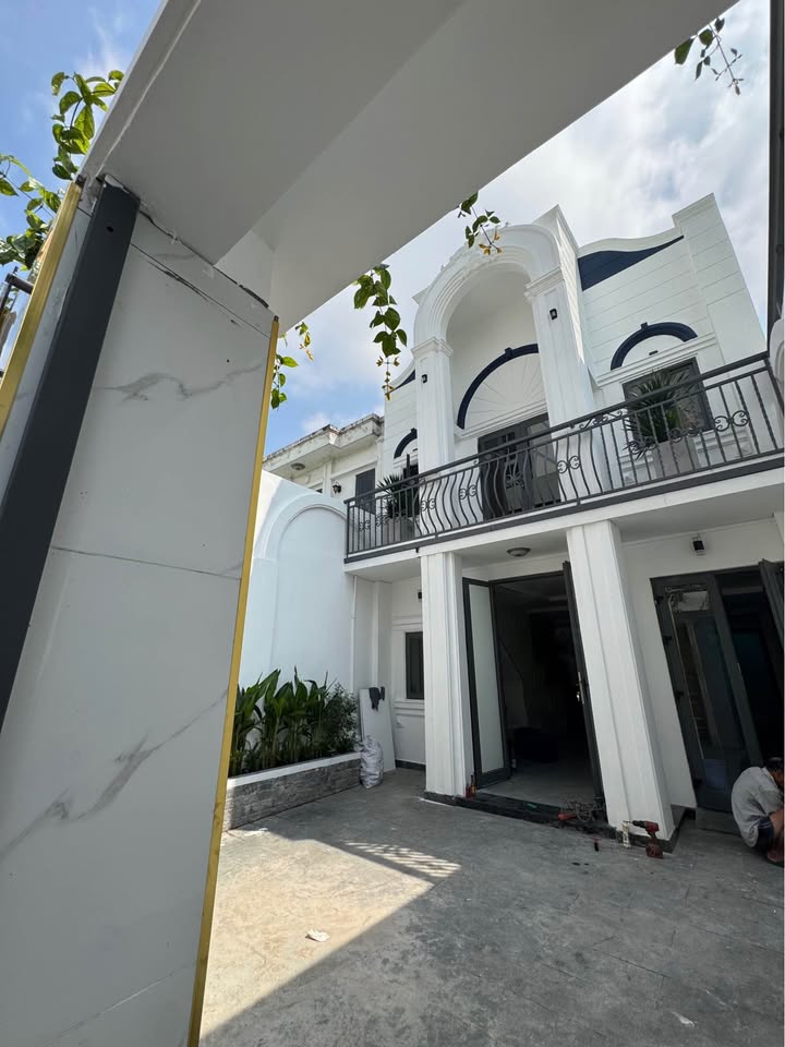 Nhà mặt tiền 13 Nguyễn Đức Thiệu, Phường Dĩ An, 120m², giá 7.9 tỷ - Sẵn sàng vào ở ngay!