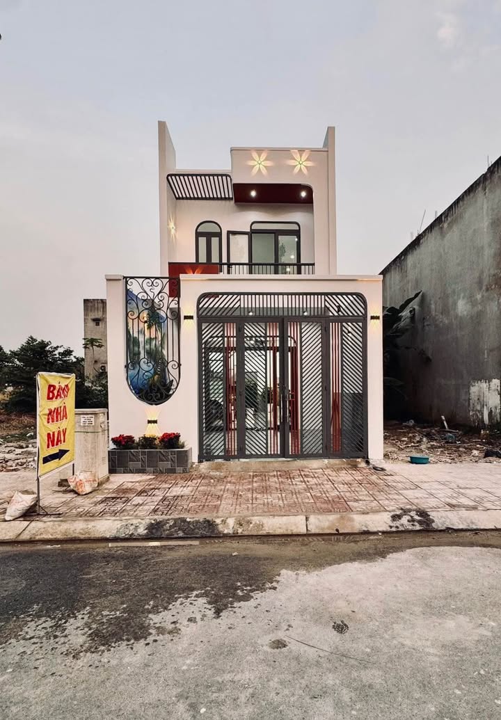 Nhà phố Hội Nghĩa Tân Uyên 100m² giá 2.75 tỷ - Hoàn thiện, sổ hồng riêng!