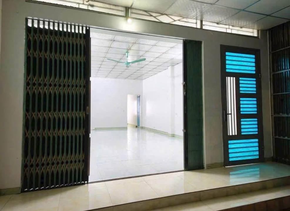 Nhà cấp 4 Cam Đường - 100m² giá 1.5 tỷ - Sẵn sàng vào ở ngay!