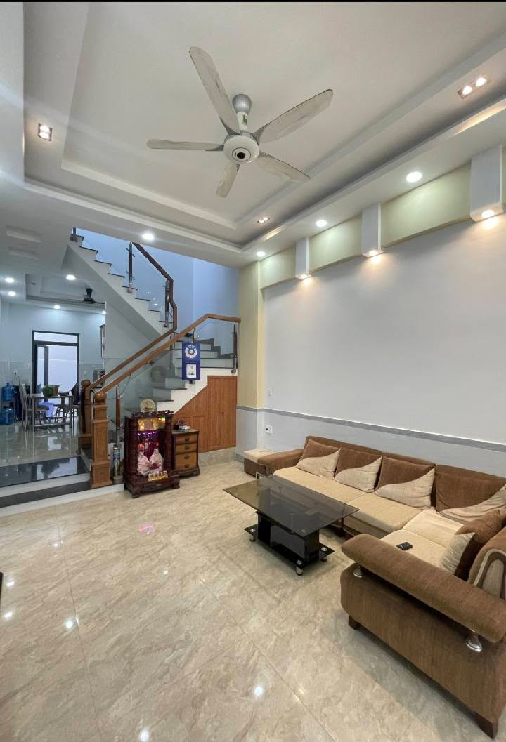 Nhà 3 tầng Tân Phú 76m² giá chỉ 5.3 tỷ - Ô tô vào tận nhà!