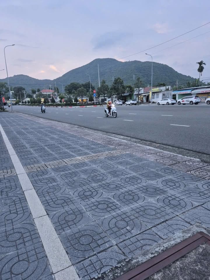 Đất nền kinh doanh phường Long Hương, Bà Rịa 1.090m² giá 14.9 tỷ - Đầu tư sinh lời hấp dẫn!