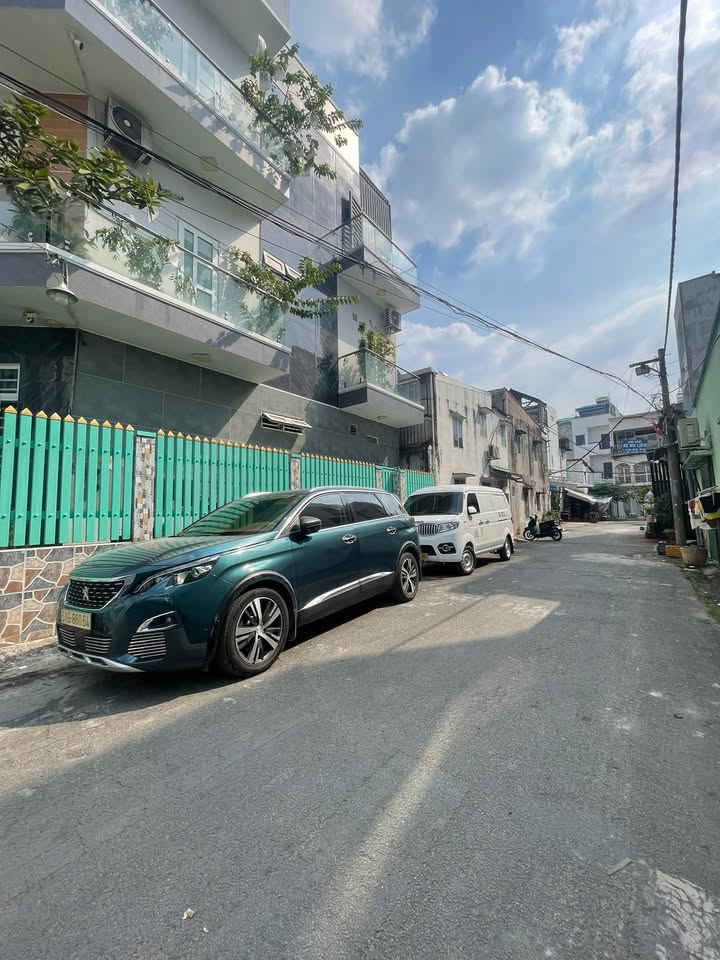 Nhà hẻm xe hơi Văn Cao, Phú Thạnh, 49m² giá 5.2 tỷ - Tiện ích đầy đủ, xây sửa theo ý thích!