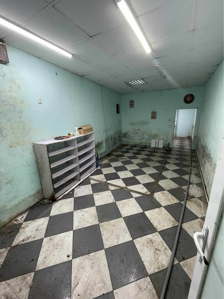 Cho thuê kho xưởng tại Hoàng Văn Thái 100m² giá 6 triệu - Phù hợp làm kho hoặc ở!