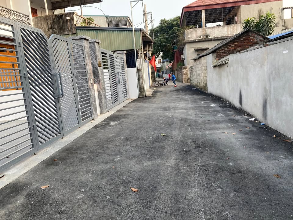 Nhà 2 tầng Phường Tân Long 100m² giá 2 tỷ - Full nội thất tiện nghi