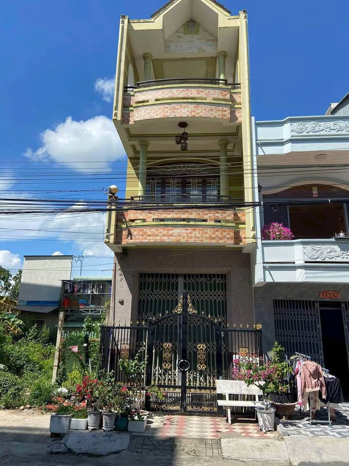 Nhà phố Long Xuyên 192m² giá 2.6 tỷ - Hợp thức hóa, chỉ việc về ở ngay!