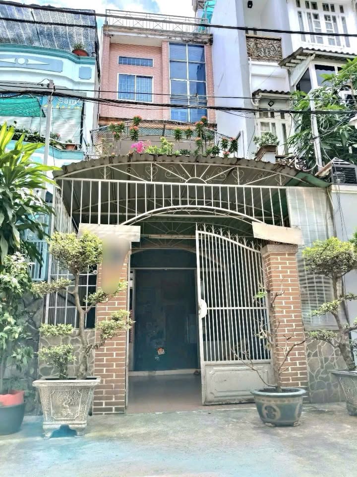 Nhà hẻm xe hơi Đường Lũy Bán Bích, Quận Tân Phú, 90m² giá 10 tỷ - Sẵn sàng ở ngay!