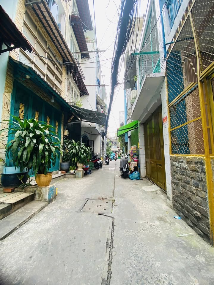 Nhà hẻm Trần Hưng Đạo Quận 5 45m² giá 8.2 tỷ - Sổ đỏ chính chủ!