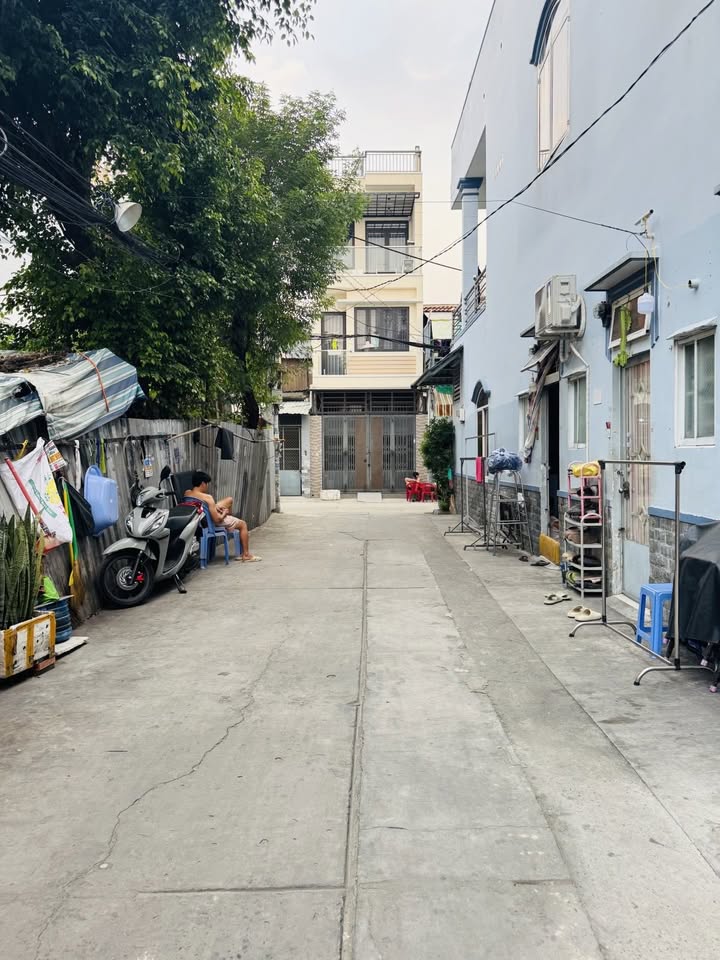 Nhà FrontHouse 12 Phòng Trọ Liên Khu 1-6, Bình Tân 160m² giá 11.4 tỷ - Kinh doanh sinh lời ngay!