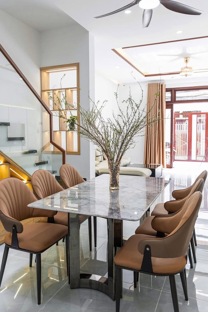 Nhà 2 tầng kiệt ô tô Tôn Đản 90m² giá 4.95 tỷ - Vị trí sầm uất, tiện nghi đầy đủ!