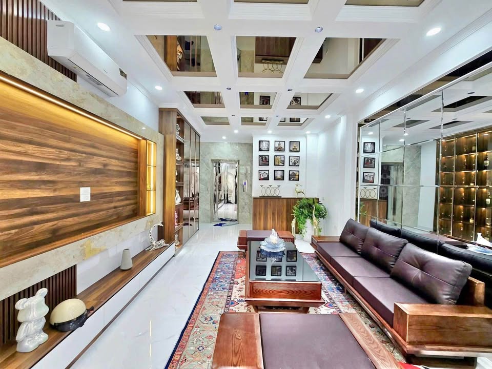 Nhà phố Xuân La 40m² giá 12.59 tỷ - Thiết kế hiện đại, thang máy vù vù!