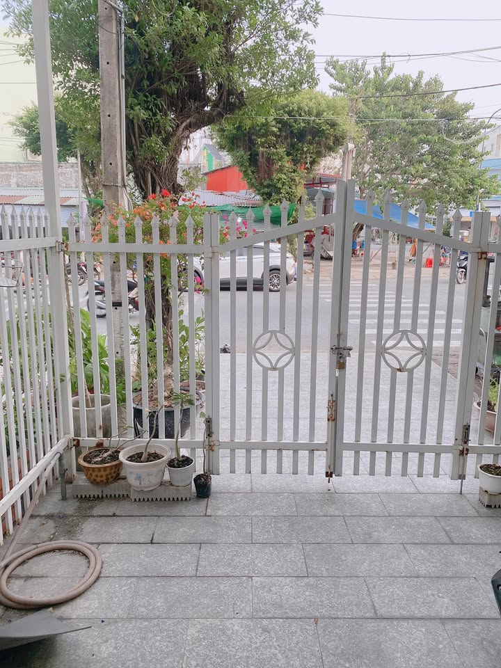 Mặt bằng cho thuê kinh doanh tại Đường Hòa Bình, Huyện Hòa Bình - Vị trí đắc địa ngay ngã 3!