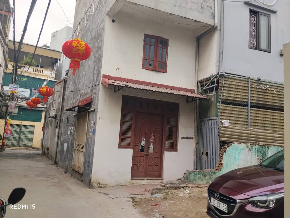 Nhà 3 tầng Ngọc Thụy, 23m², giá 2.7 tỷ - Lô góc ô tô tránh!