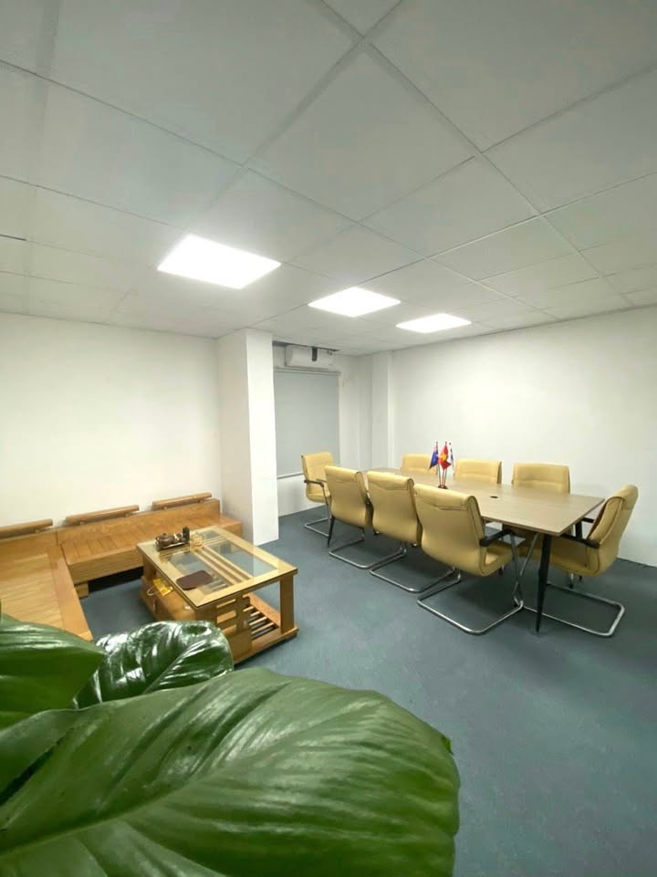 Văn phòng cho thuê tại Phương Liệt, Thanh Xuân 35m² giá 5.6 triệu - Mặt phố sầm uất!