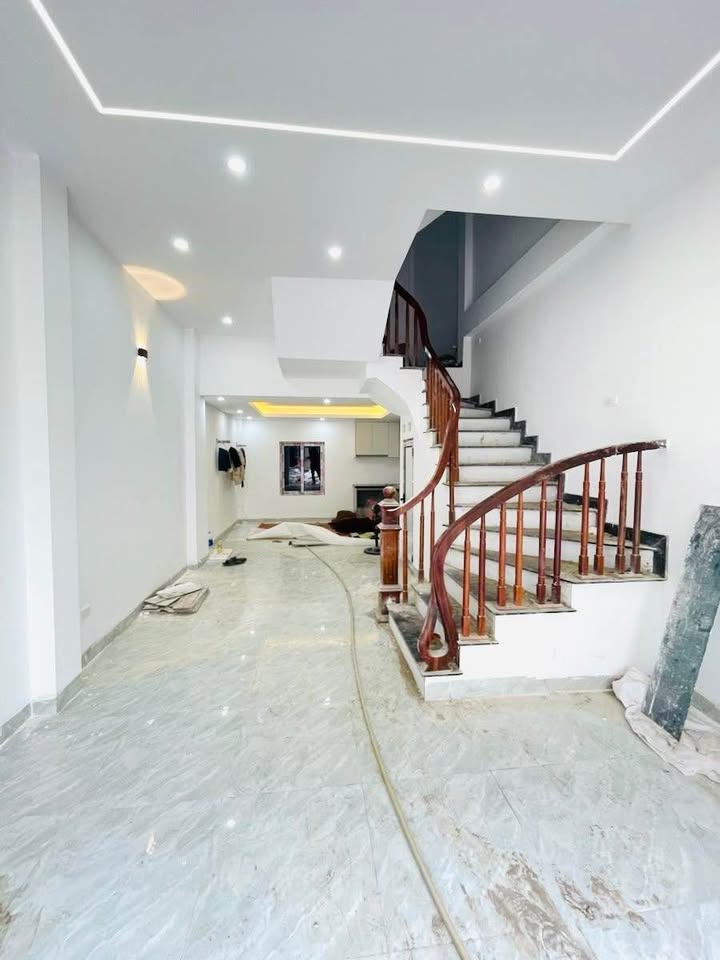 Nhà đẹp tại Thanh Trì, 43m² giá 7 tỷ - Vị trí đắc địa, tiện ích đầy đủ!