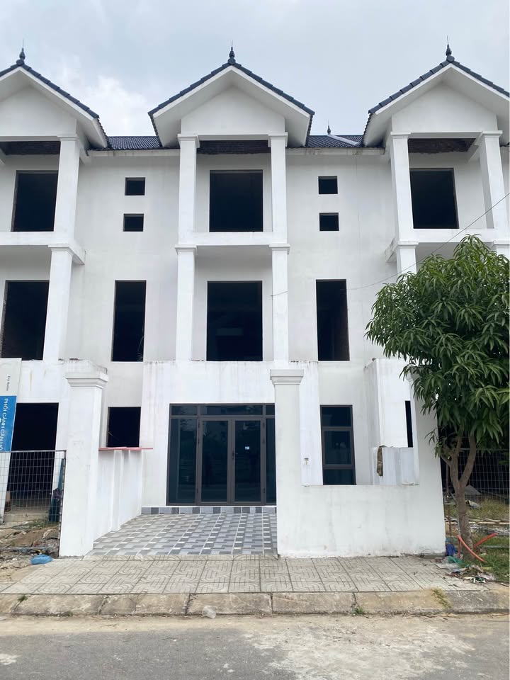 Nhà liền kề khu đô thị Yên Hoà Vinh 120m² giá 8 tỷ - Chín chủ, sẵn sàng vào ở!