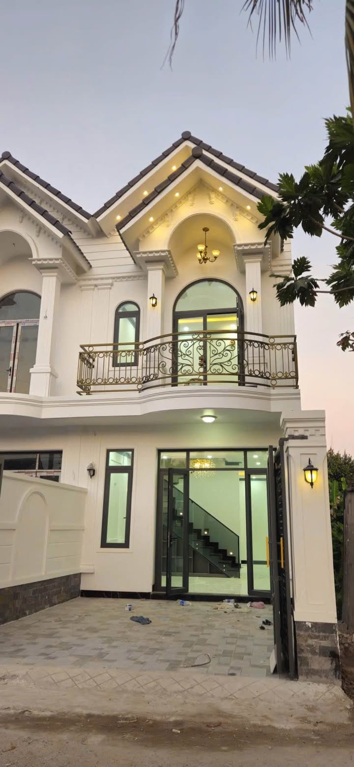 Nhà phố Phường 4, TP. Vĩnh Long 67m² giá 2 tỷ - Đường thông ô tô quay đầu thoải mái!