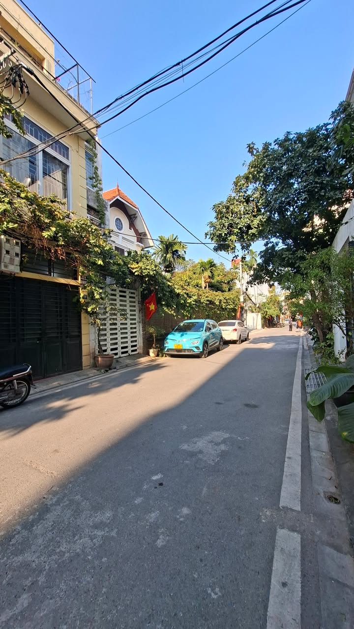 Bán đất phố Tư Đình – Cổ Linh 110m² giá thỏa thuận - Mặt tiền 4.2m, vị trí đẹp!