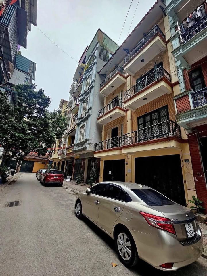 Nhà mặt phố Nguyễn Khánh Toàn, Cầu Giấy 92m² giá 44.5 tỷ - Vị trí đắc địa hiếm có!