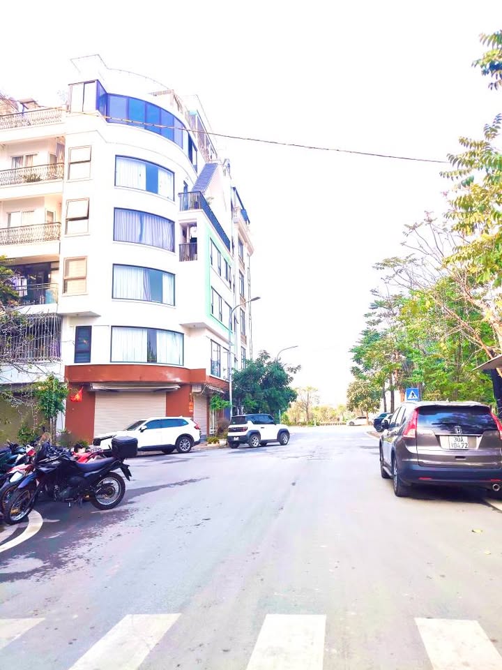 Nhà phố Bồ Đề, Long Biên 50m² giá 15 tỷ - Thiết kế hiện đại, đầy đủ tiện nghi!