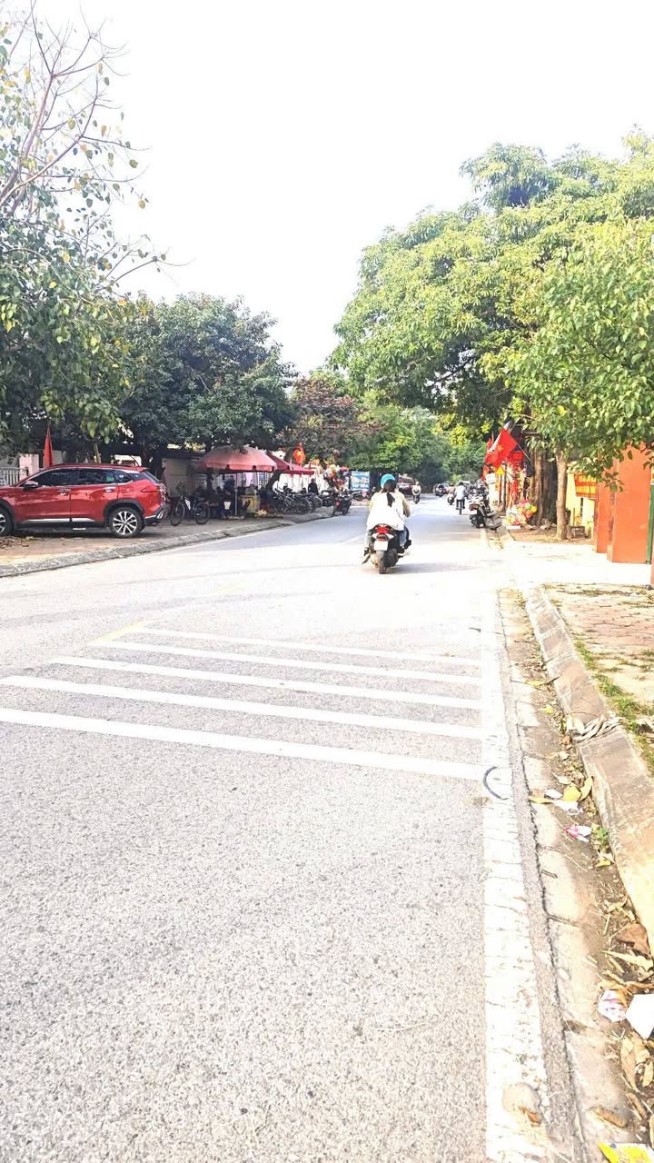 Bán gấp FrontHouse Đường Quảng Luận Đa Phúc 70m² giá 2 tỷ - Vị trí đắc địa đông dân cư!