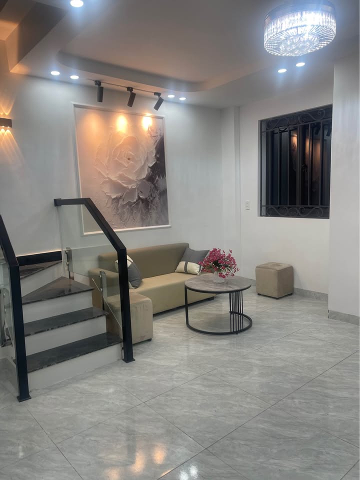 Nhà 3 tầng lô góc phố Miếu Hai Xã 30m² giá 2.45 tỷ - Thiết kế hiện đại, tiện ích xung quanh đầy đủ!