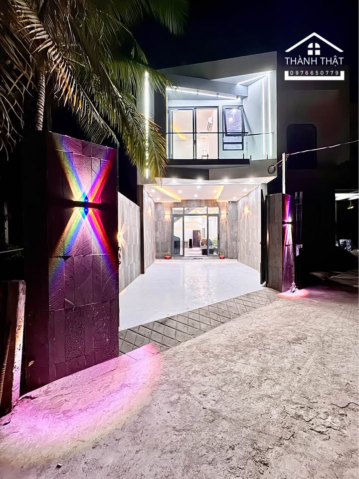 Nhà phố 1 lầu hiện đại 110m² giá 4.25 tỷ - Khu vực phát triển tốt!