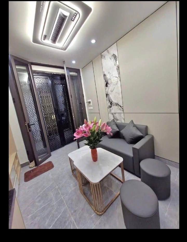 Nhà 4 tầng phố Linh Quang, Đống Đa 15m² giá 5 tỷ - Sổ đỏ chính chủ!