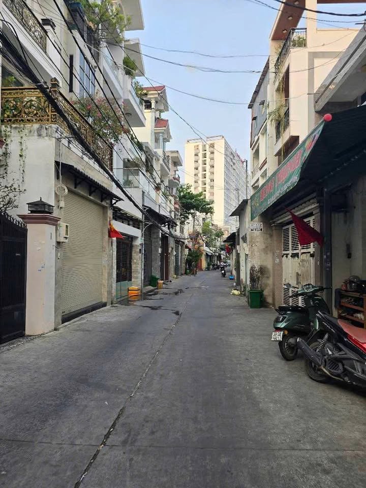 Nhà riêng Tân Phú 68m² giá 7 tỷ - Khu dân cư sầm uất