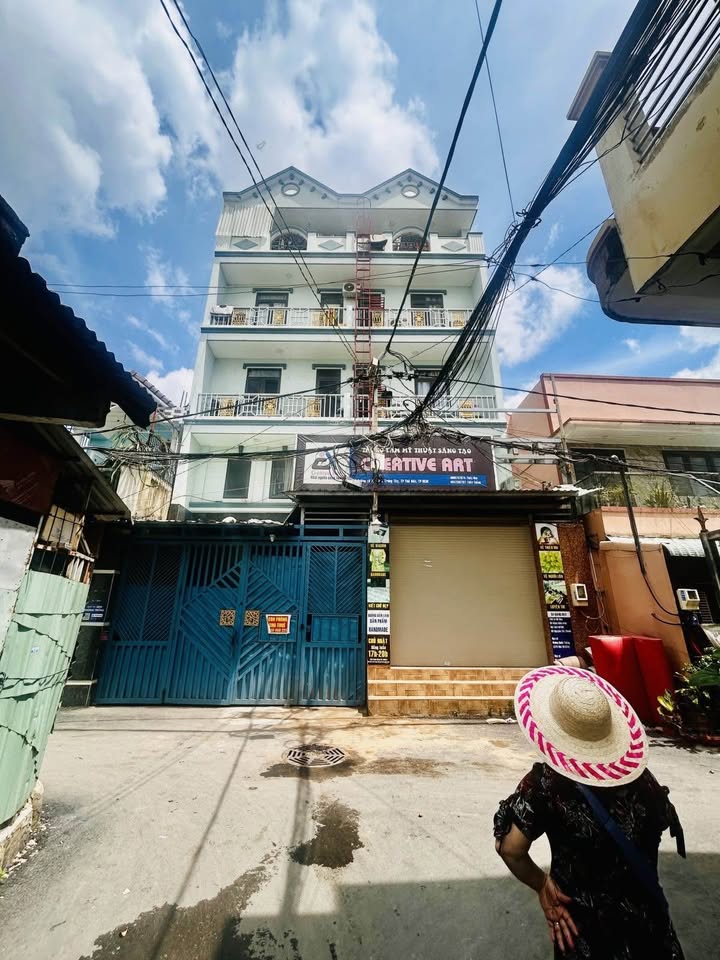 Căn hộ dịch vụ cao cấp Thủ Đức 400m² giá 43.9 tỷ - Lợi nhuận ổn định 2.7 tỷ/năm!